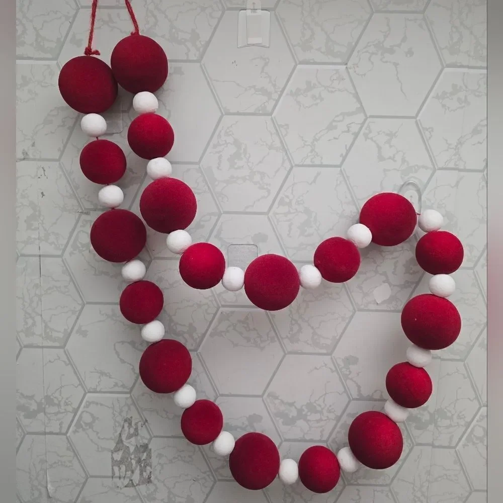 65 inch Red / White Flocked Ball Christmas Garland, New